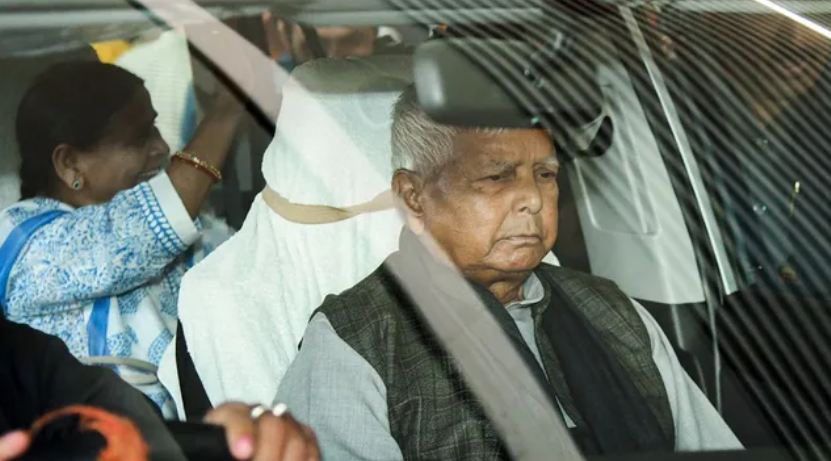 लालू-राबड़ी की सुरक्षा में तैनात रहेंगी बुलेटप्रूफ गाड़ियां और अंगरक्षक, विवादों के बीच बिहार पुलिस ने दी सफाई